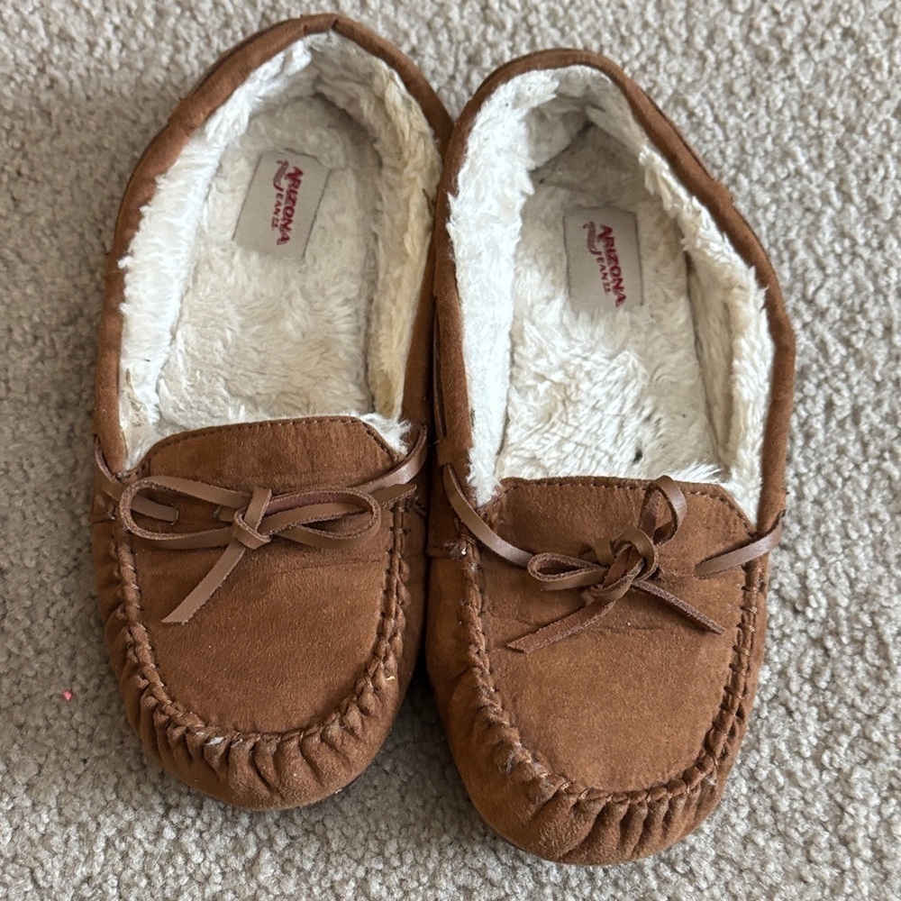 Arizona Brown Moccasin Slippers with Soft Lining size 6